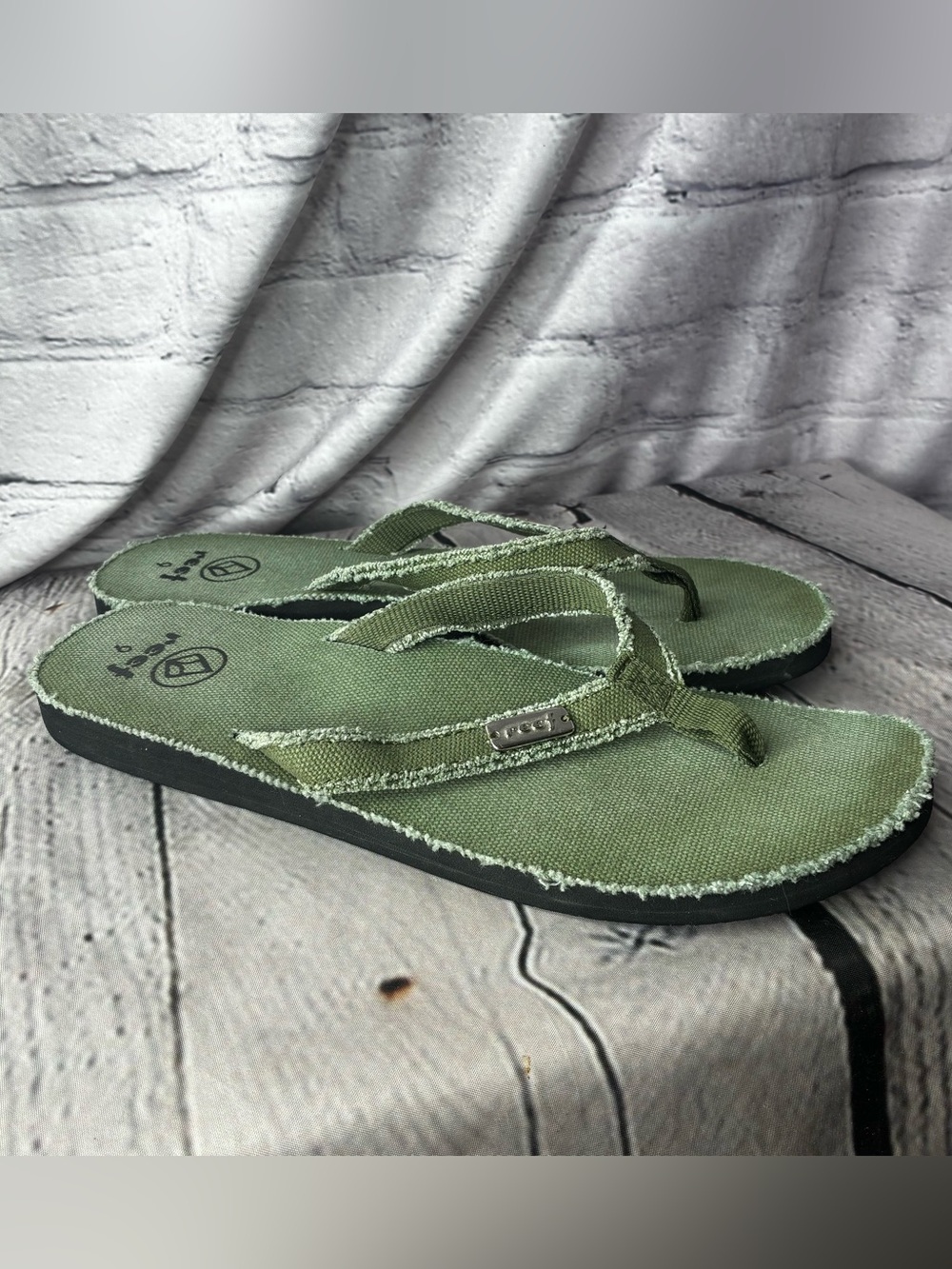Reef Rugged Boho Coastal Surfer Khaki Green Frayed Canvas Flip Flop Sandals 9
